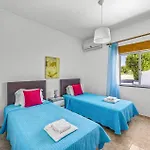 Vila Marrachinho By *